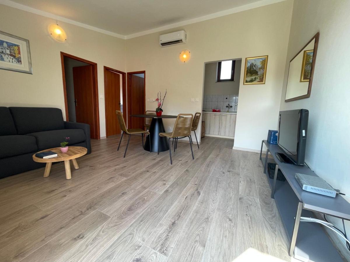פורץ Apartmani Martina מראה חיצוני תמונה