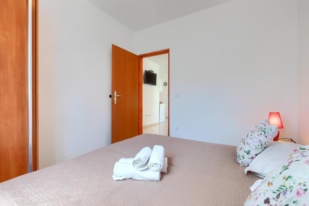 פורץ Apartmani Martina מראה חיצוני תמונה