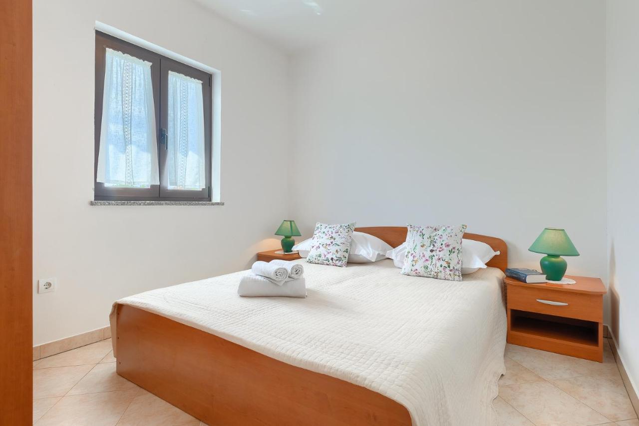 פורץ Apartmani Martina מראה חיצוני תמונה
