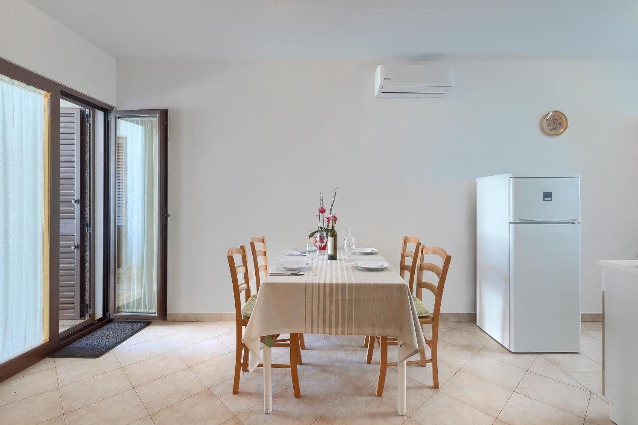 פורץ Apartmani Martina מראה חיצוני תמונה