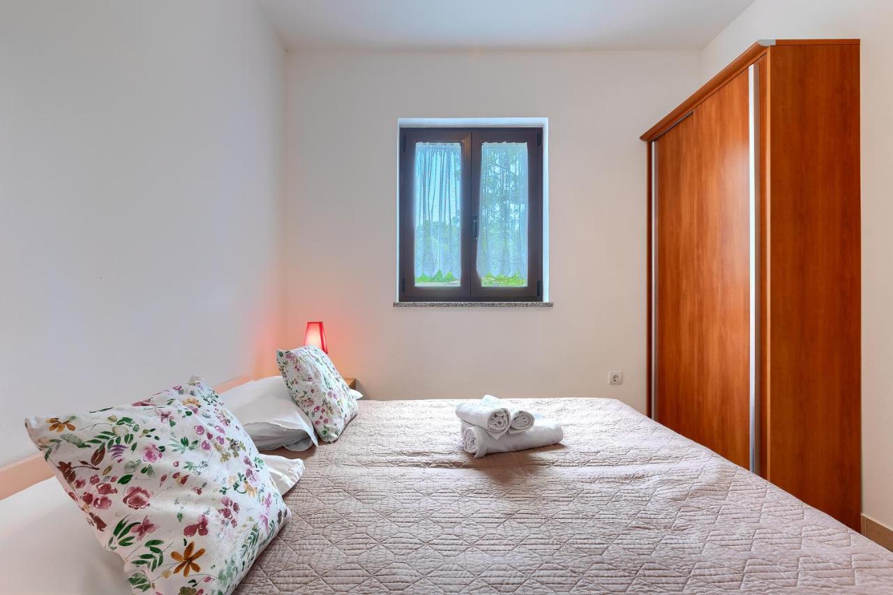 פורץ Apartmani Martina מראה חיצוני תמונה
